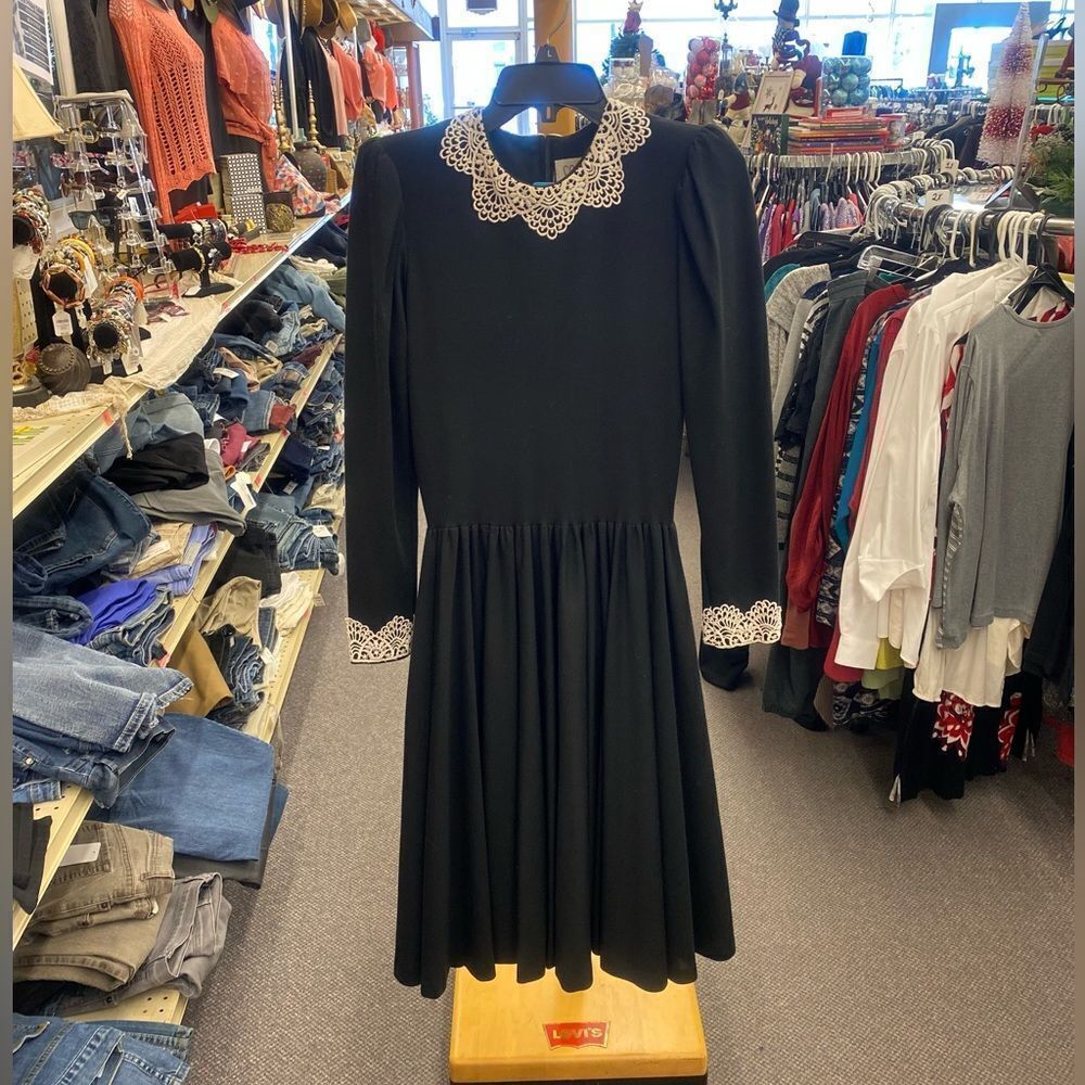 🛍️ 10 Sabino Black Dress